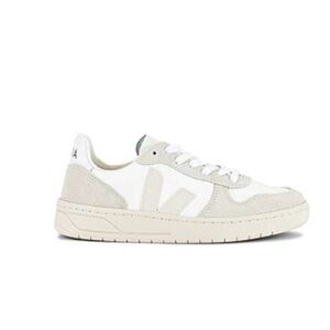 Gently worn v-10 sneakers in natural, white & Pierre
So 38! True to size.